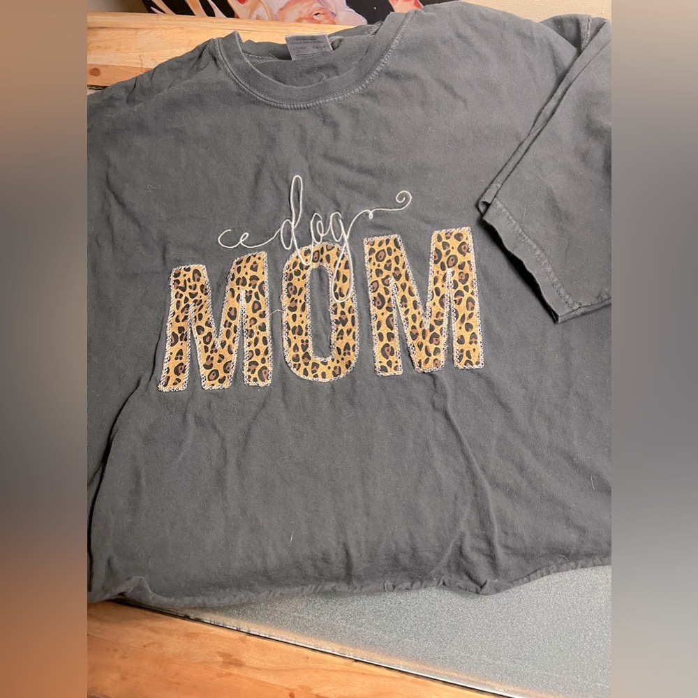 Dog Mom Comfort Colors Cheetah Crop Tee